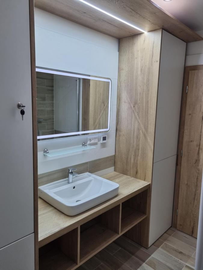 Apartman Nerudovka D 104, Finska Sauna, Garazove Stani Loucna pod Klinovcem Ngoại thất bức ảnh